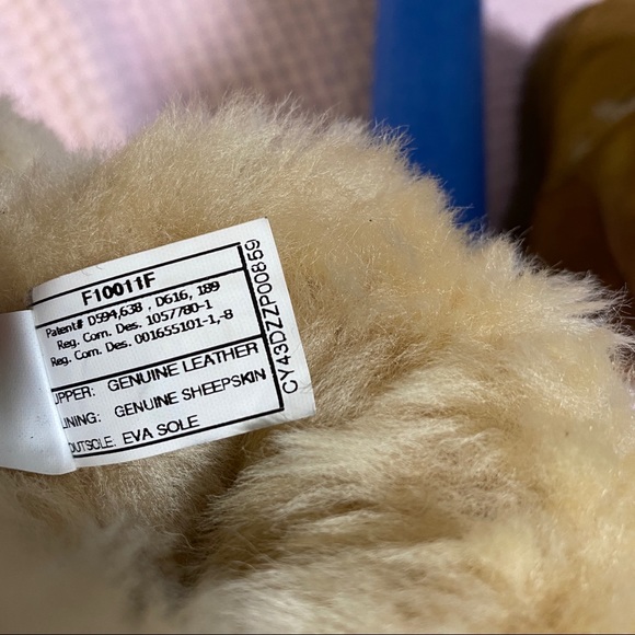 UGG BAILEY BUTTON TRIPLET II BOOT - Picture 7 of 8